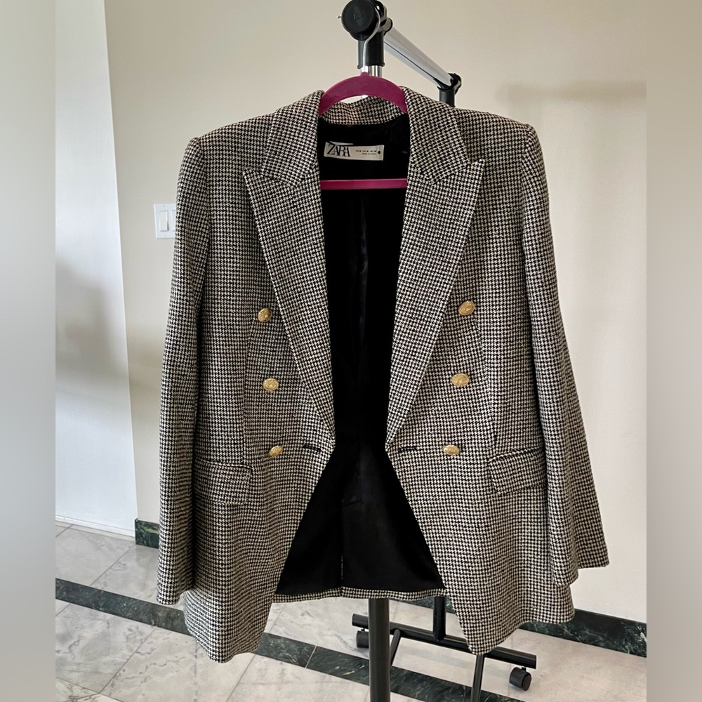 Oversized Zara houndstooth blazer. Black and white size M with gold button